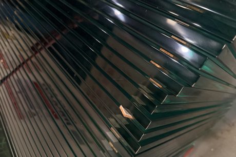 polished glass edge detail for curtain wall structural glass system